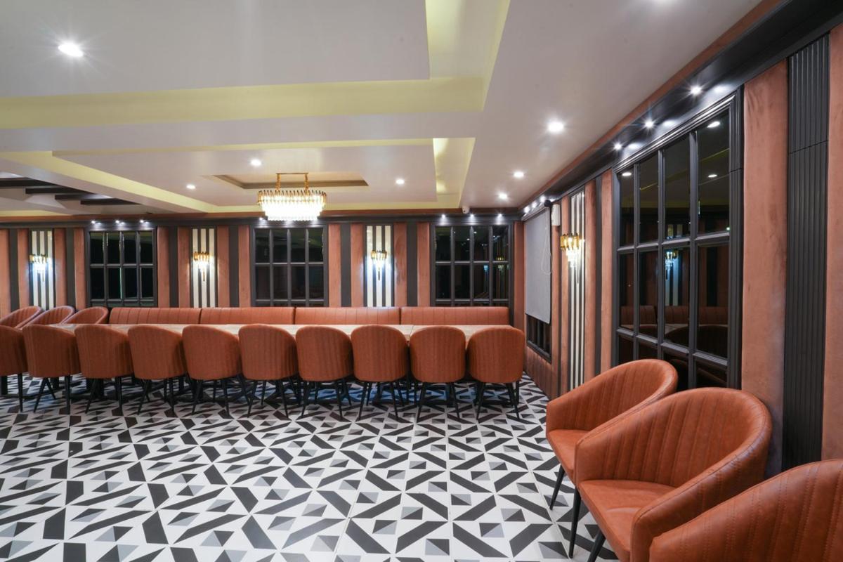 Hotel Square 36 Кота Екстер'єр фото